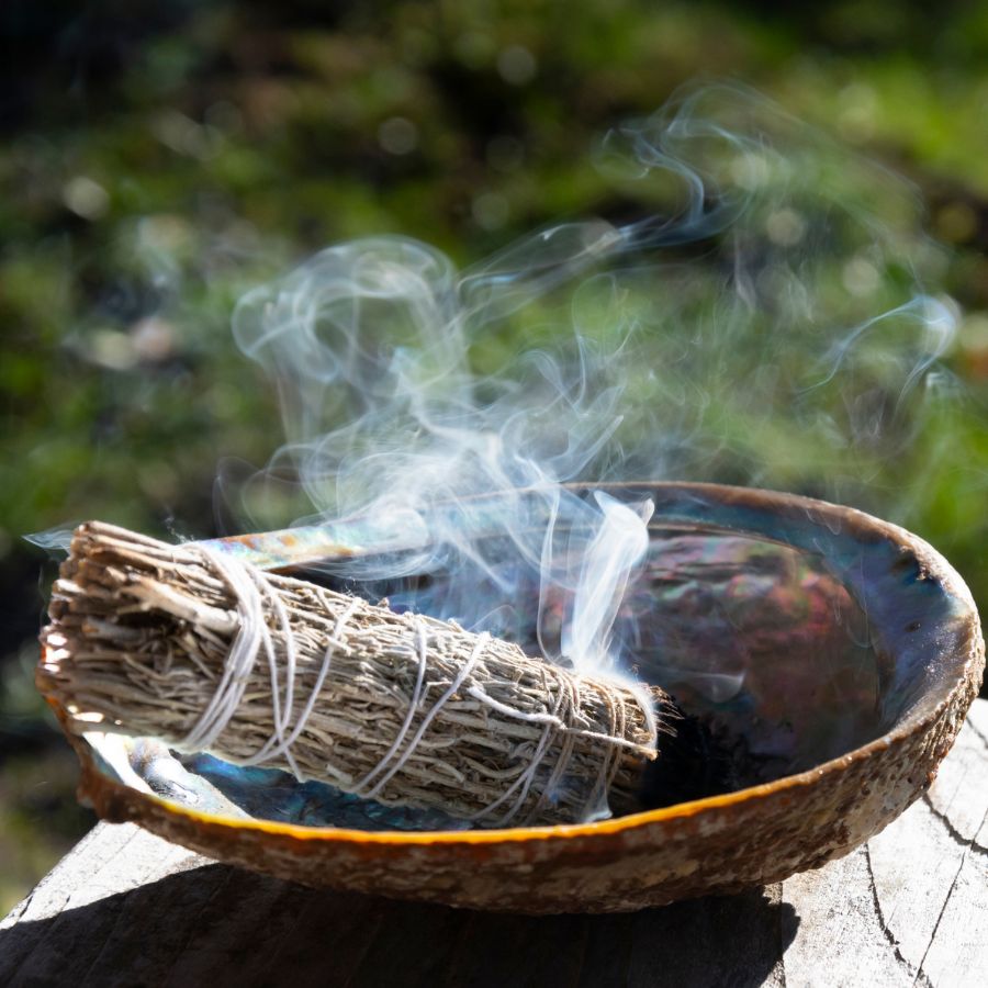 salvia smudge fumigazione